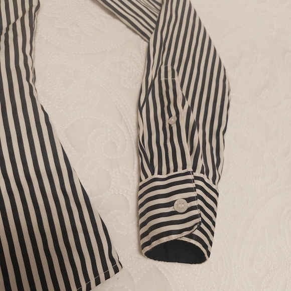 °•Navy + white pin striped blouse•° - Picture 3 of 7